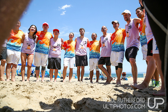Action from 2016 USAU Beach Nationals