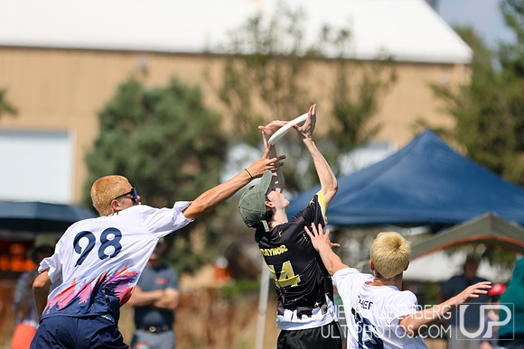 Pool play at USAU Youth Club Championships