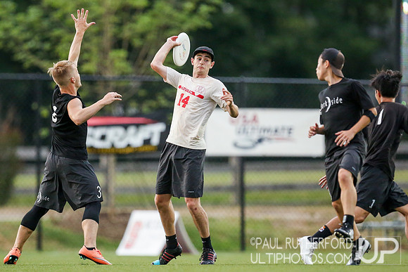 Action from USAU College Division 1 Nationals