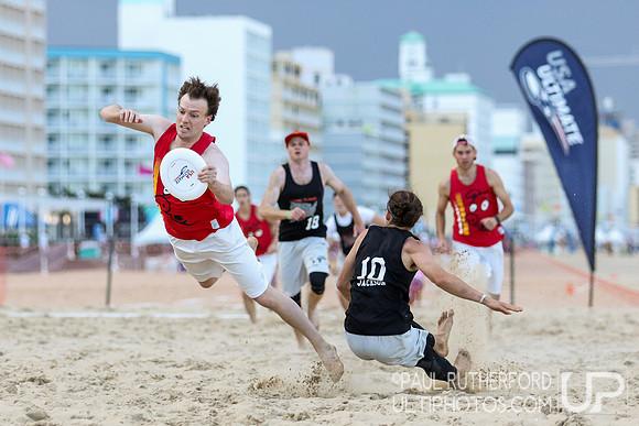 Action from 2016 USAU Beach Nationals