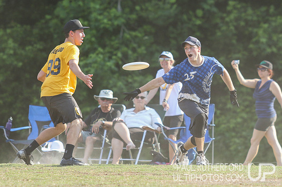 Action from USAU College Division 1 Nationals