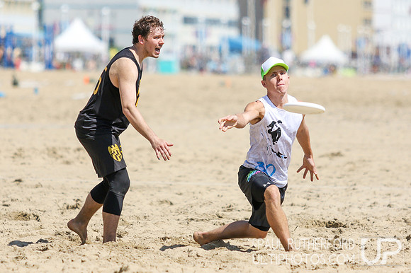 Action from 2016 USAU Beach Nationals
