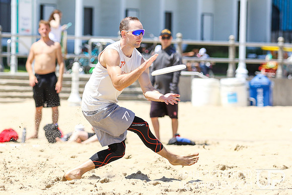 Action from 2016 USAU Beach Nationals