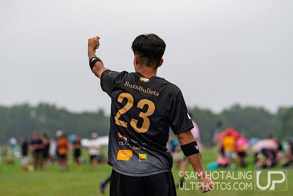 Buzz Bullets vs Seattle Sockeye in pool play at World Ultimate Club Championships