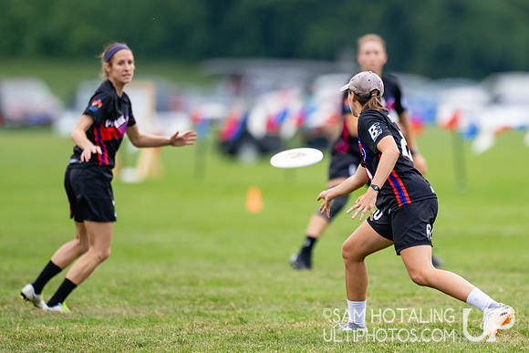 Ellipsis vs Raleigh Phoenix in pool play at World Ultimate Club Championships