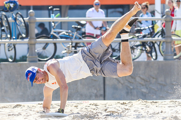 Action from 2016 USAU Beach Nationals