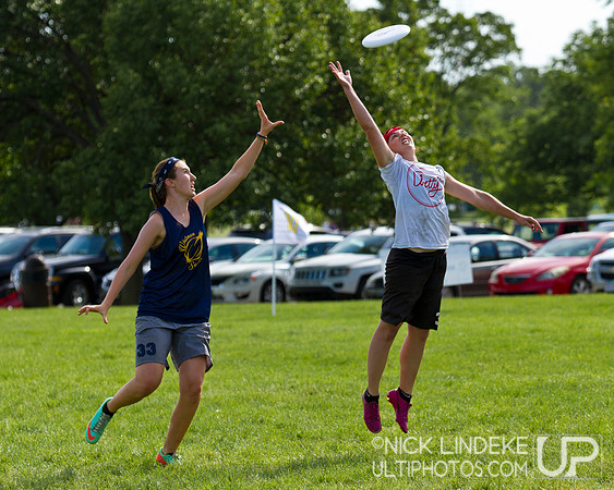 2014 USAU D-I College Champs Saturday Action