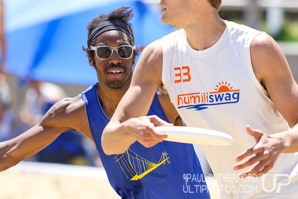 Action from 2016 USAU Beach Nationals