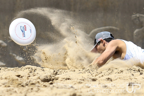 Action from 2016 USAU Beach Nationals