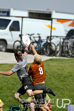 2012 USAU D-I College Championships Saturday Round 4 Action