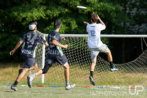Action from USAU College Division 1 Nationals