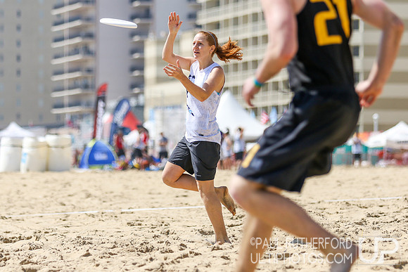 Action from 2016 USAU Beach Nationals