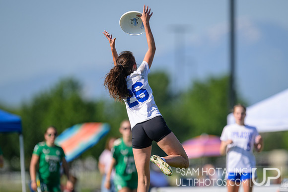 Edina vs Four Rivers Otters in prequarters at High School National Invite