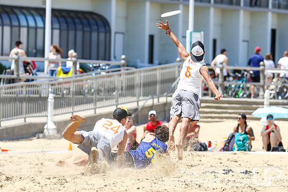 Action from 2016 USAU Beach Nationals