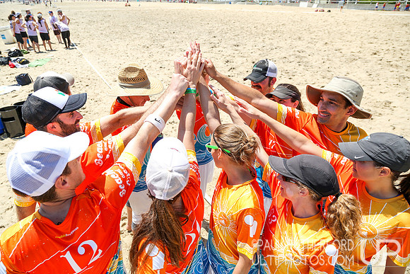 Action from 2016 USAU Beach Nationals