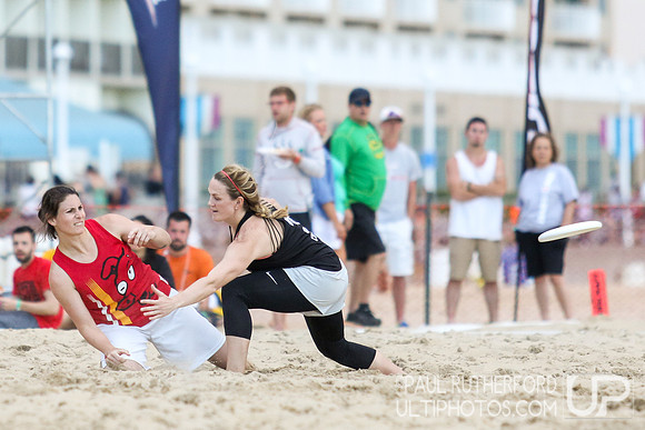 Action from 2016 USAU Beach Nationals