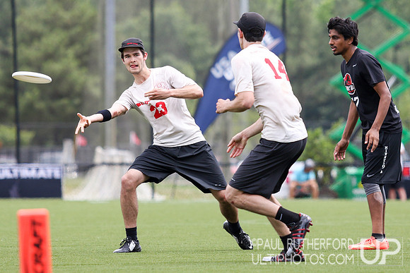 Action from USAU College Division 1 Nationals