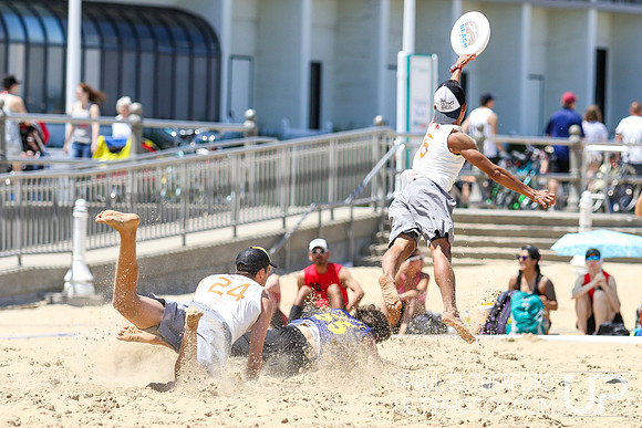 Action from 2016 USAU Beach Nationals