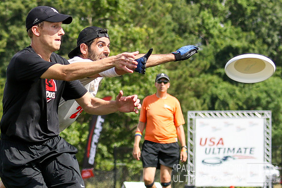 Action from USAU College Division 1 Nationals