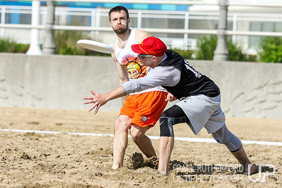 Action from 2016 USAU Beach Nationals