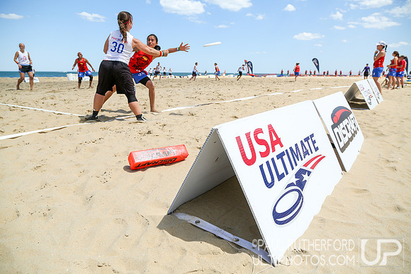 Action from 2016 USAU Beach Nationals