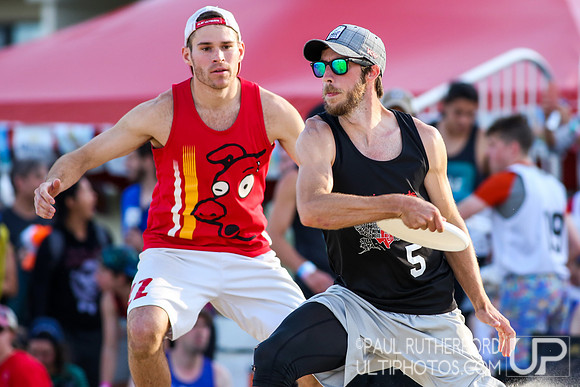 Action from 2016 USAU Beach Nationals