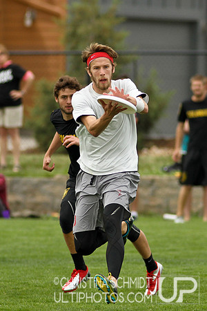 2012 USAU D-I College Championships Friday Round 2 Action