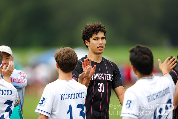 Saturday full coverage from USAU D-IIII College Championships, Pool Play Round 1: Claremont vs Richmond