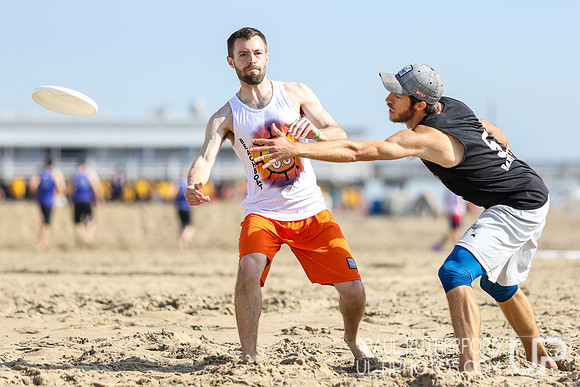 Action from 2016 USAU Beach Nationals