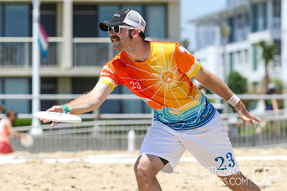 Action from 2016 USAU Beach Nationals