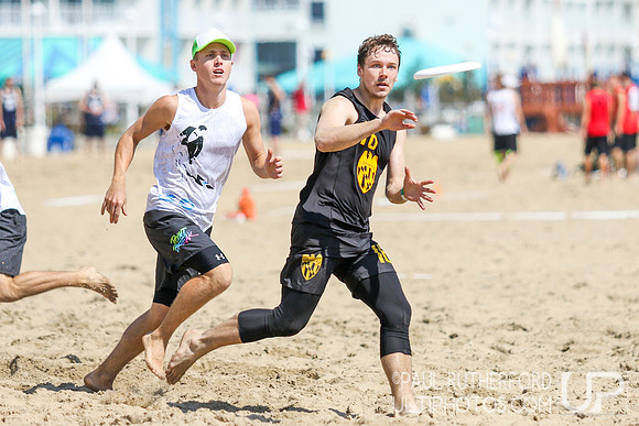 Action from 2016 USAU Beach Nationals