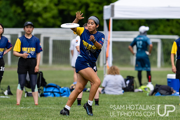 Fireflies vs Reading Ultimate in pool play at World Ultimate Club Championships