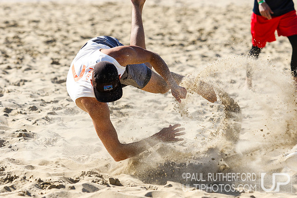 Action from 2016 USAU Beach Nationals