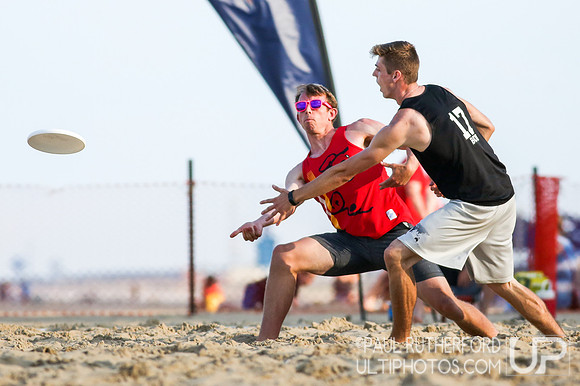 Action from 2016 USAU Beach Nationals