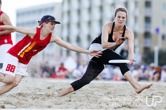 Action from 2016 USAU Beach Nationals