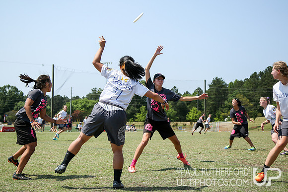 Action from USAU College Division 1 Nationals