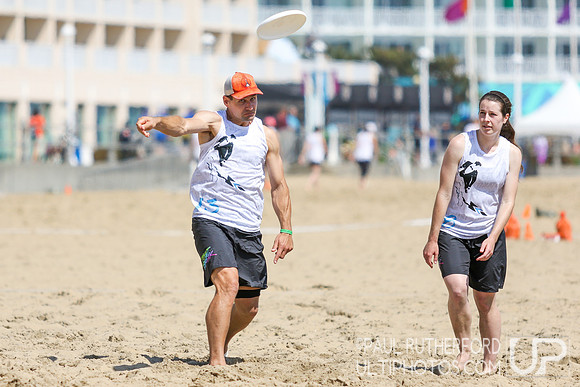 Action from 2016 USAU Beach Nationals
