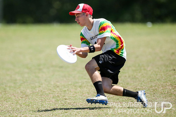 Action from USAU College Division 1 Nationals