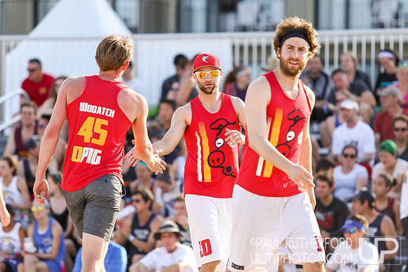 Action from 2016 USAU Beach Nationals