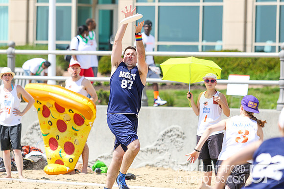 Action from 2016 USAU Beach Nationals