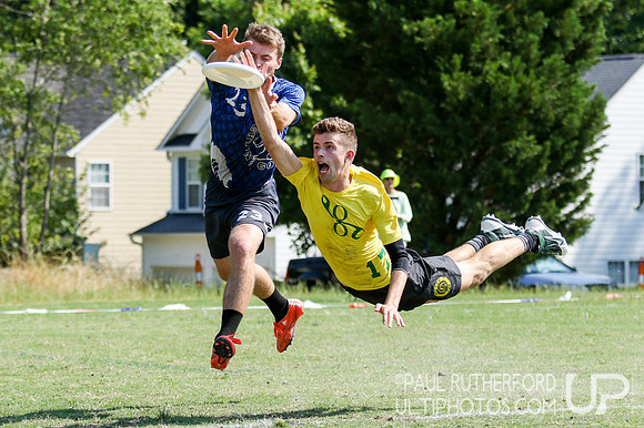 Action from USAU College Division 1 Nationals