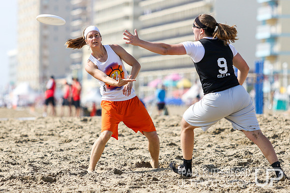 Action from 2016 USAU Beach Nationals