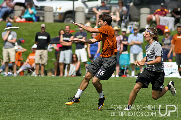 2012 USAU D-I College Championships Saturday Round 4 Action