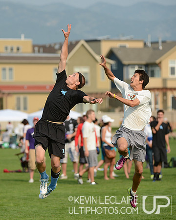 2012 USAU D-I College Championships Saturday Action