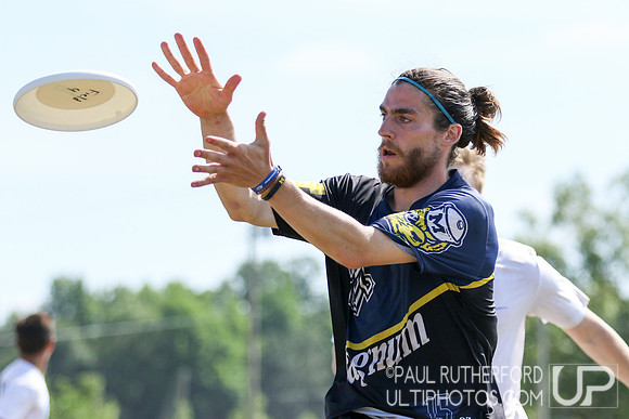 Action from USAU College Division 1 Nationals