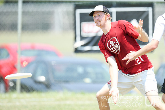 Action from USAU College Division 1 Nationals
