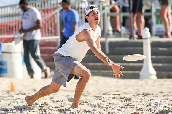 Action from 2016 USAU Beach Nationals