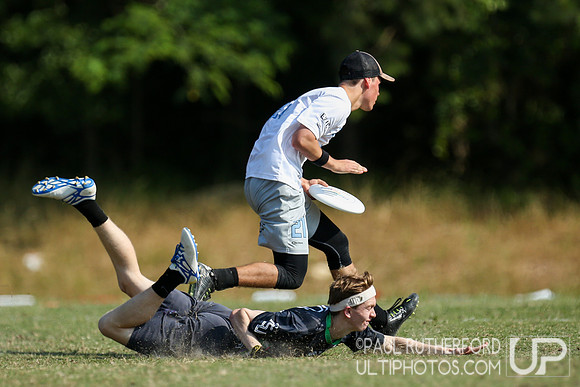 Action from USAU College Division 1 Nationals