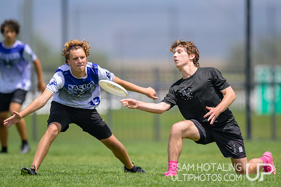 Nathan Hale vs Eastside Prep Eagles in quarters at High School National Invite