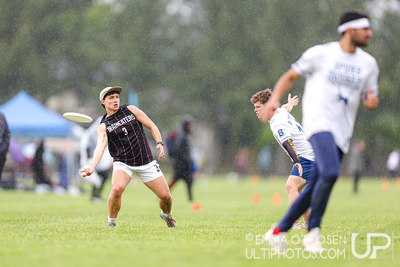 Saturday full coverage from USAU D-IIII College Championships, Pool Play Round 1: Claremont vs Richmond